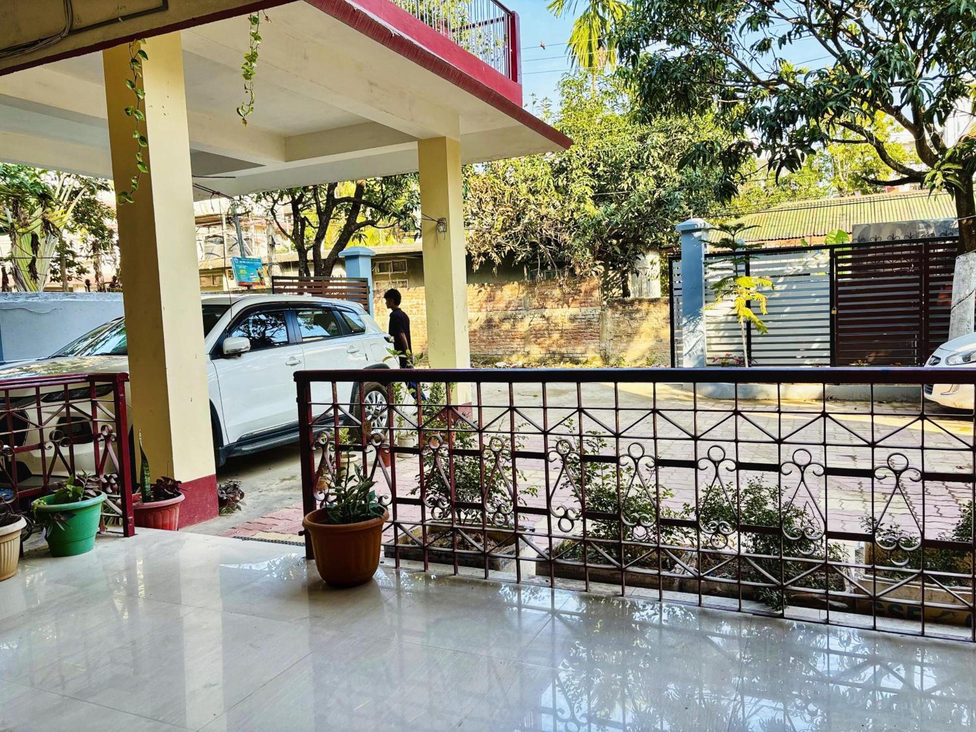 Capital Heritage Homestay Guwahati Buitenkant foto